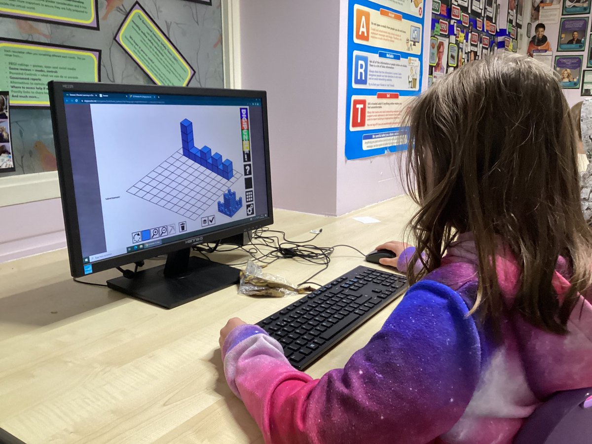 MissMoon tweet media