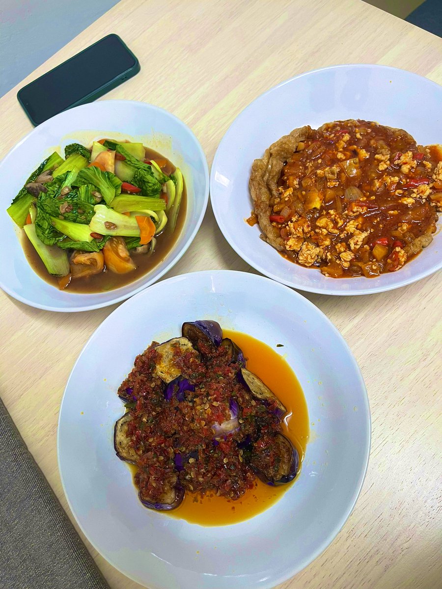 thegiraaa's tweet photo. Semalam nasi ayam, arini menu malas 😂 https://t.co/dv4XQFfzgU