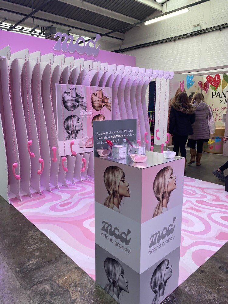german_ariantor's tweet photo. here're some pics of the #MOD launch event at @superdrug (a few days ago). 😻💖 #ArianaGrande #ModVanilla #ModBlush #perfume #fragrance https://t.co/BwTLgaW65A