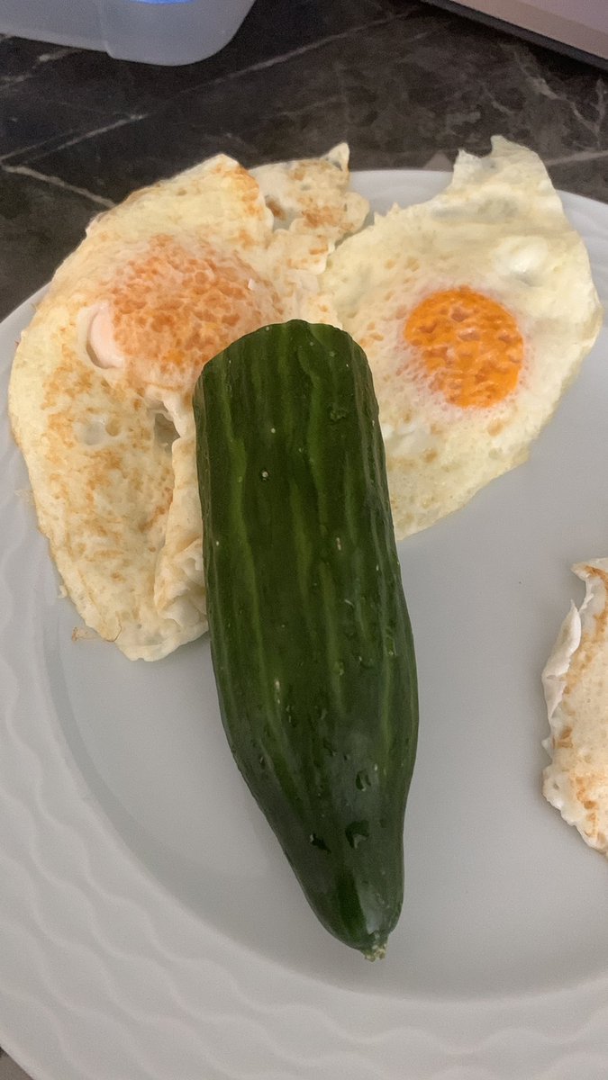 OzSmallz's tweet photo. Uff jetzt erstmal gottlos frühstücken https://t.co/ii6TVLjVk8
