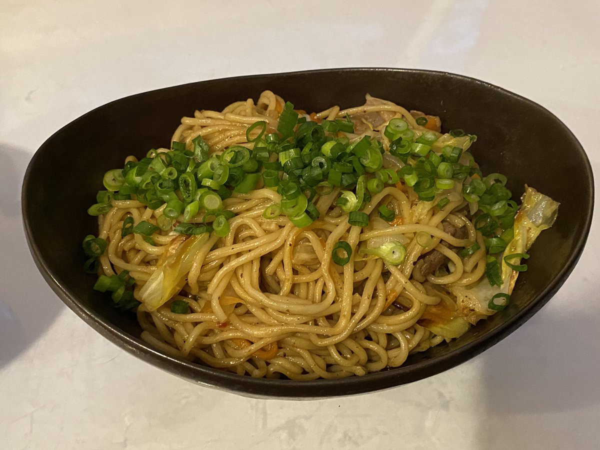 mms4869's tweet photo. 焼きそばをおかずに豚丼喰う漢 https://t.co/nUaAMWxaq4