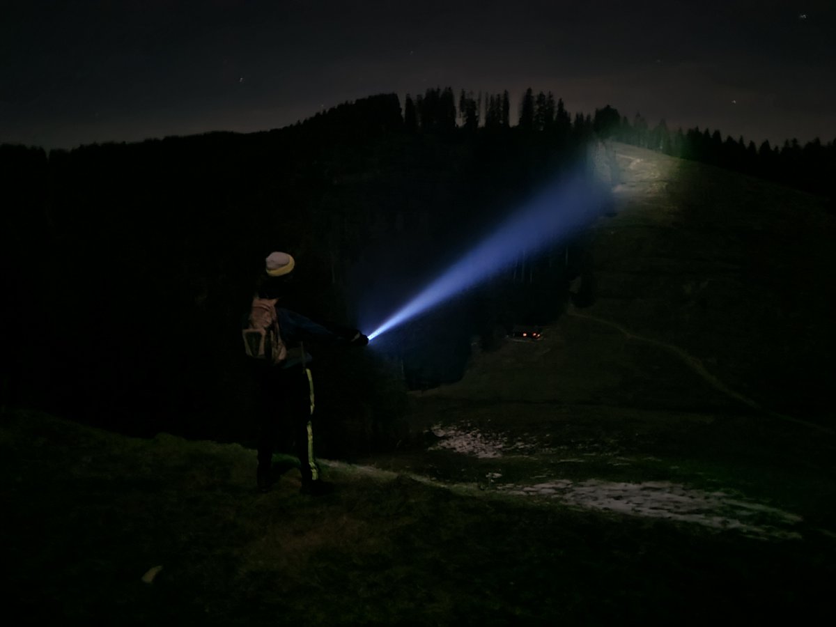 cyanskylight's tweet image. Long throw tactical flashlight CYANSKY K3V2.0, around 700m with 2000 lumens brightness. with a good hotspot to focus your target and a useable spill, that can illuminate nearby areas.
#cyanskyk3v2 #ledflashlight #edclight