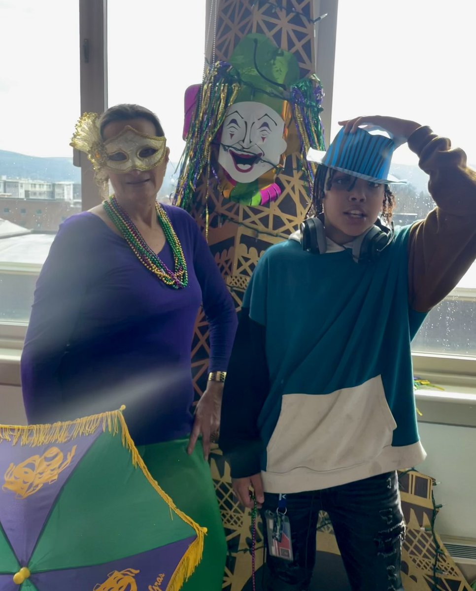 drphelpshelps's tweet photo. #MardiGras2023 💜💛💚#WeAreBHS #BPatriotProud @BinghamtonCSD https://t.co/IqS6cbib8V