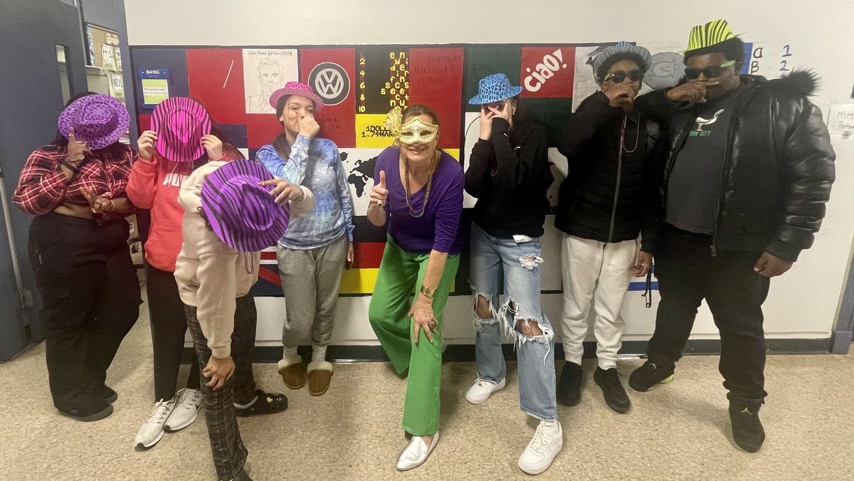 drphelpshelps's tweet photo. #MardiGras2023 💜💛💚#WeAreBHS #BPatriotProud @BinghamtonCSD https://t.co/IqS6cbib8V