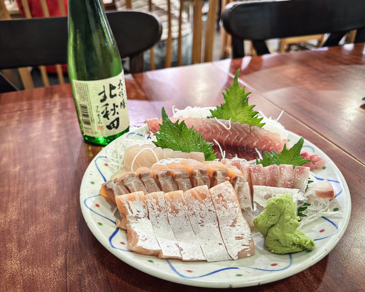 brownworkglov3's tweet photo. A fishy evening 🍣 @lesfrit3s https://t.co/nI4cPy2pSc