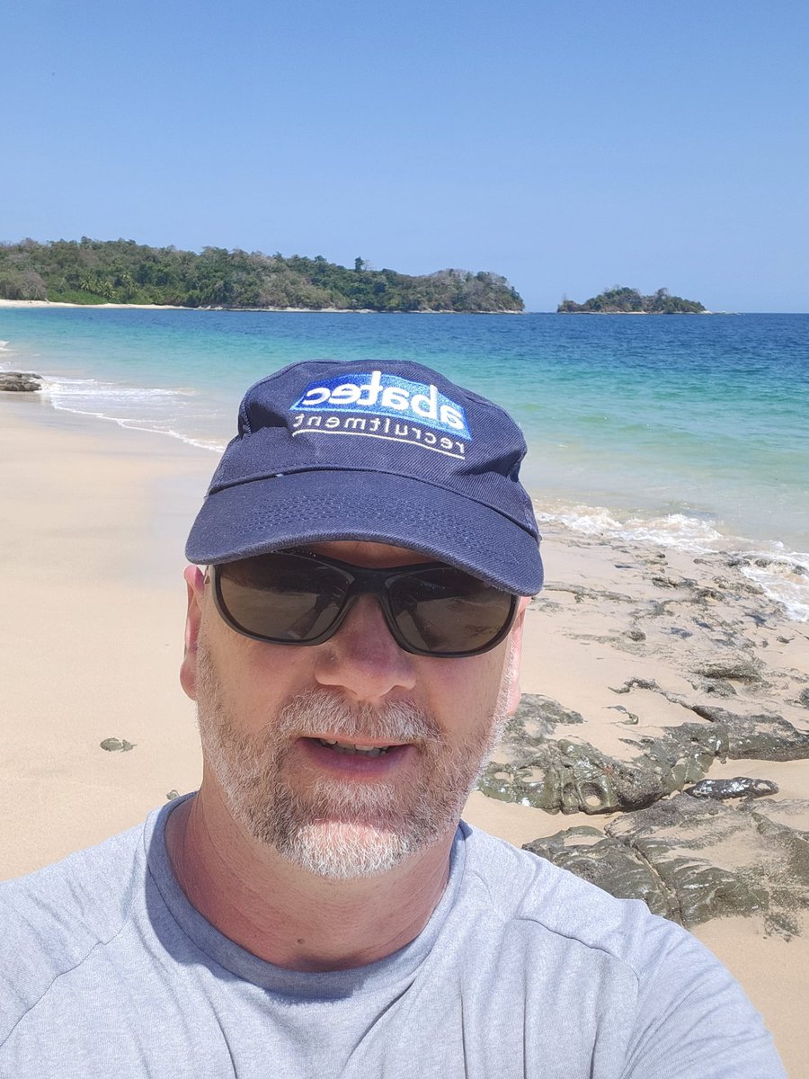 To all the directors out there, remember: shelter first, fire second!

What would you do if stranded? 

We sent our Director off to a Desert Island Survival Expedition in the middle of the Pacific, 100 miles from Panama, with nothing but some factor 50 and a sun hat! 🌴✈