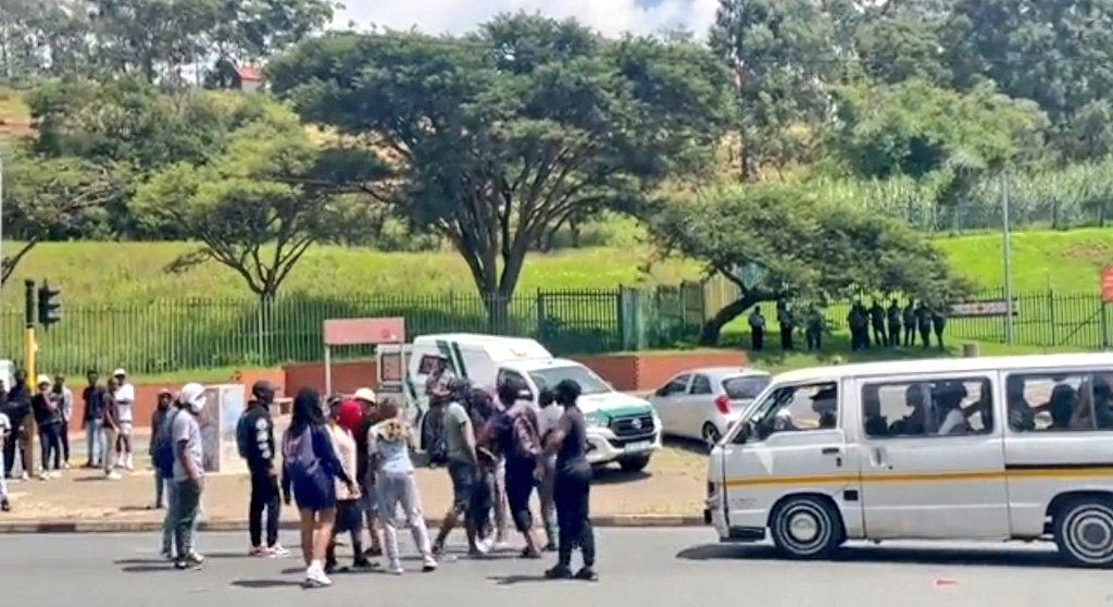 tndaba's tweet photo. BREAKING NEWS: Happening Now [#UJProtest] UJ students have taken to the streets today - blocking roads and barricading the entrance of the Kingsway and Bunting campus in Auckland Park. https://t.co/QMPLIFCveo