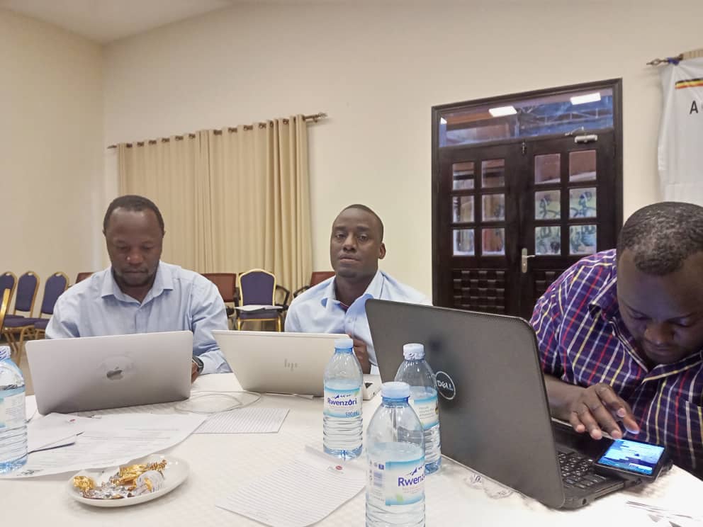 Abdu5Ssekamatte's tweet photo. One health one medicine a collaborative one health review  workshop on epidemics # Cohrie project https://t.co/h4KKeYLS1a