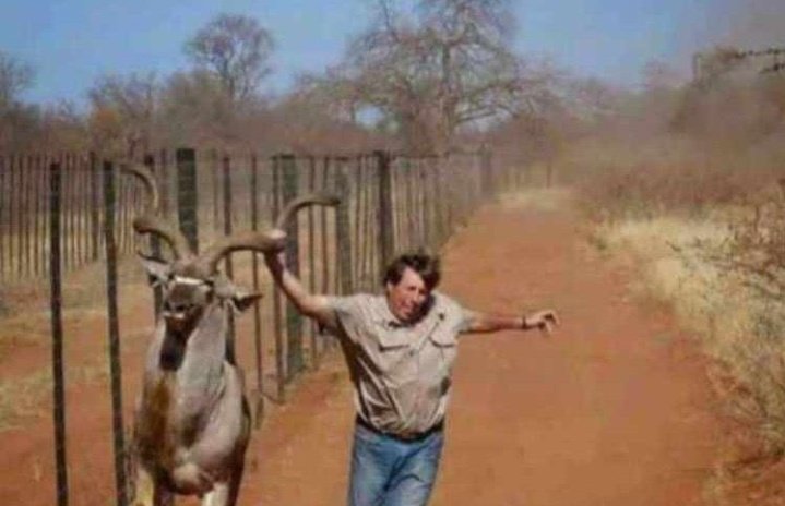 Mutubulwa's tweet photo. Me chasing my crush 😭😭😂😂💀 https://t.co/p6isaidXBB