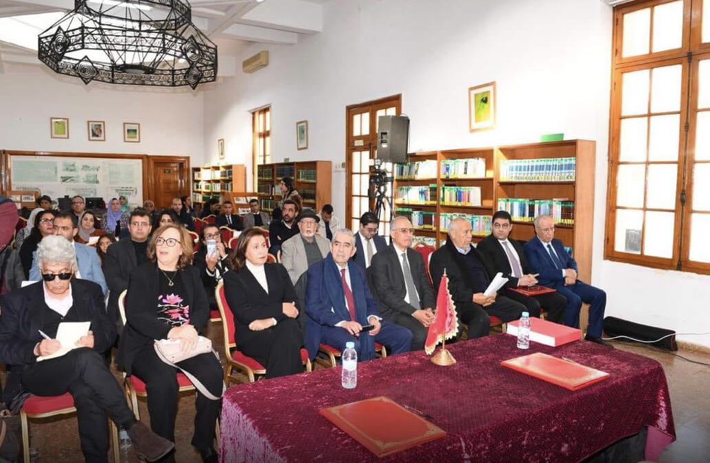 MerouaneT's tweet photo. Le fonds bibliothécaire de la Fondation Mohammed #Arkoun pour la paix entre les cultures (https://t.co/XF3uzBTTve) a été remis hier à la @Bnrmofficiel lors d'une cérémonie de signature de la convention de donation. 5000 ouvrages &amp; des milliers de magazines accessibles à la #BNRM https://t.co/s0ABZJ1aPv