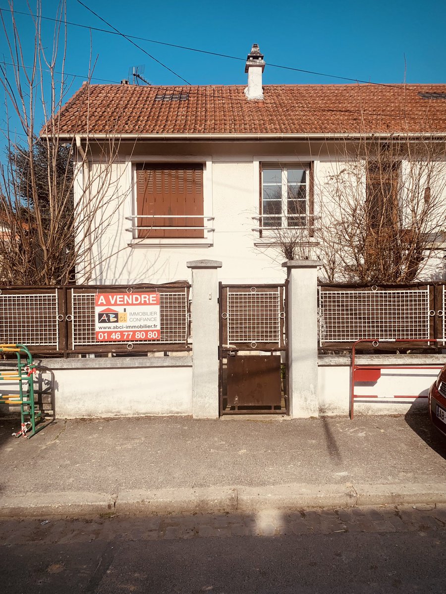 TerminusBlog's tweet image. À Vendre à Villejuif dans une des rues à très fort potentiel. C’est simple vous avez TOUT à moins de CINQ minutes à pieds, dont la station Louis Aragon donc le monde entier sera à votre portée si vous franchissez le pas.