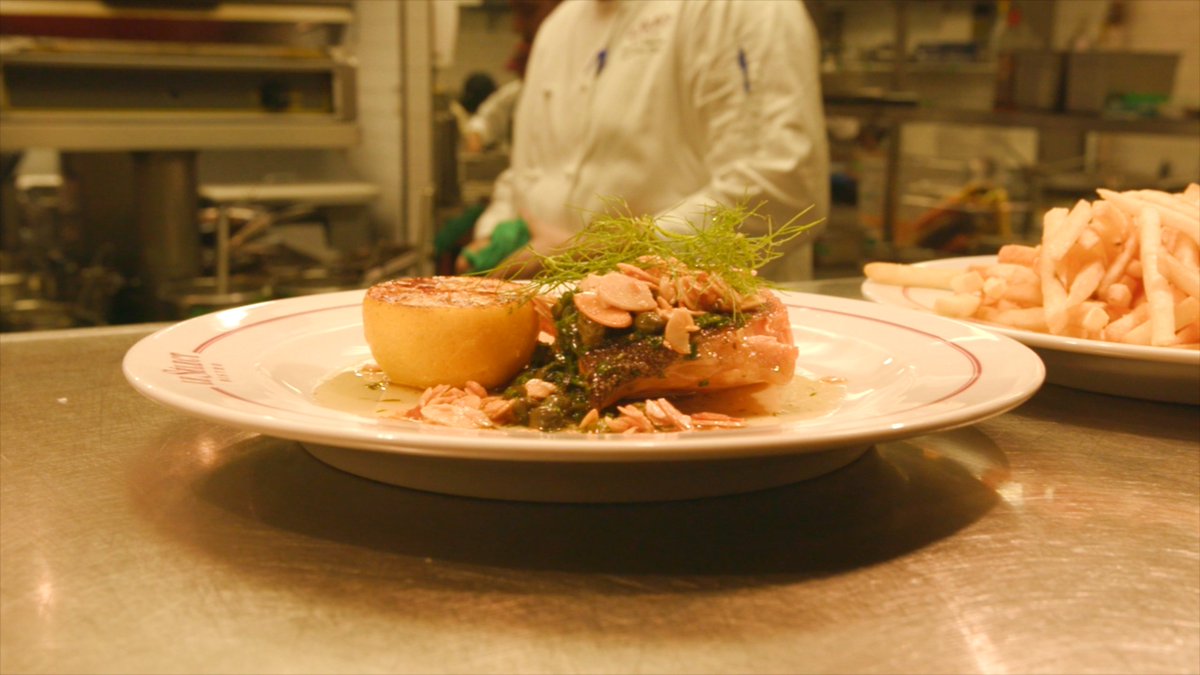 torontoshort's tweet photo. Le Sélect by Raval Alviarez

Le Sélect Bistro opened on Queen St. in 1977 and grew to become a culinary institution. Through the stories of Canada's most talented chefs and others who worked there, we learn of the soul that is lost in the city's desire for modernization. https://t.co/1kNWFAZJQk