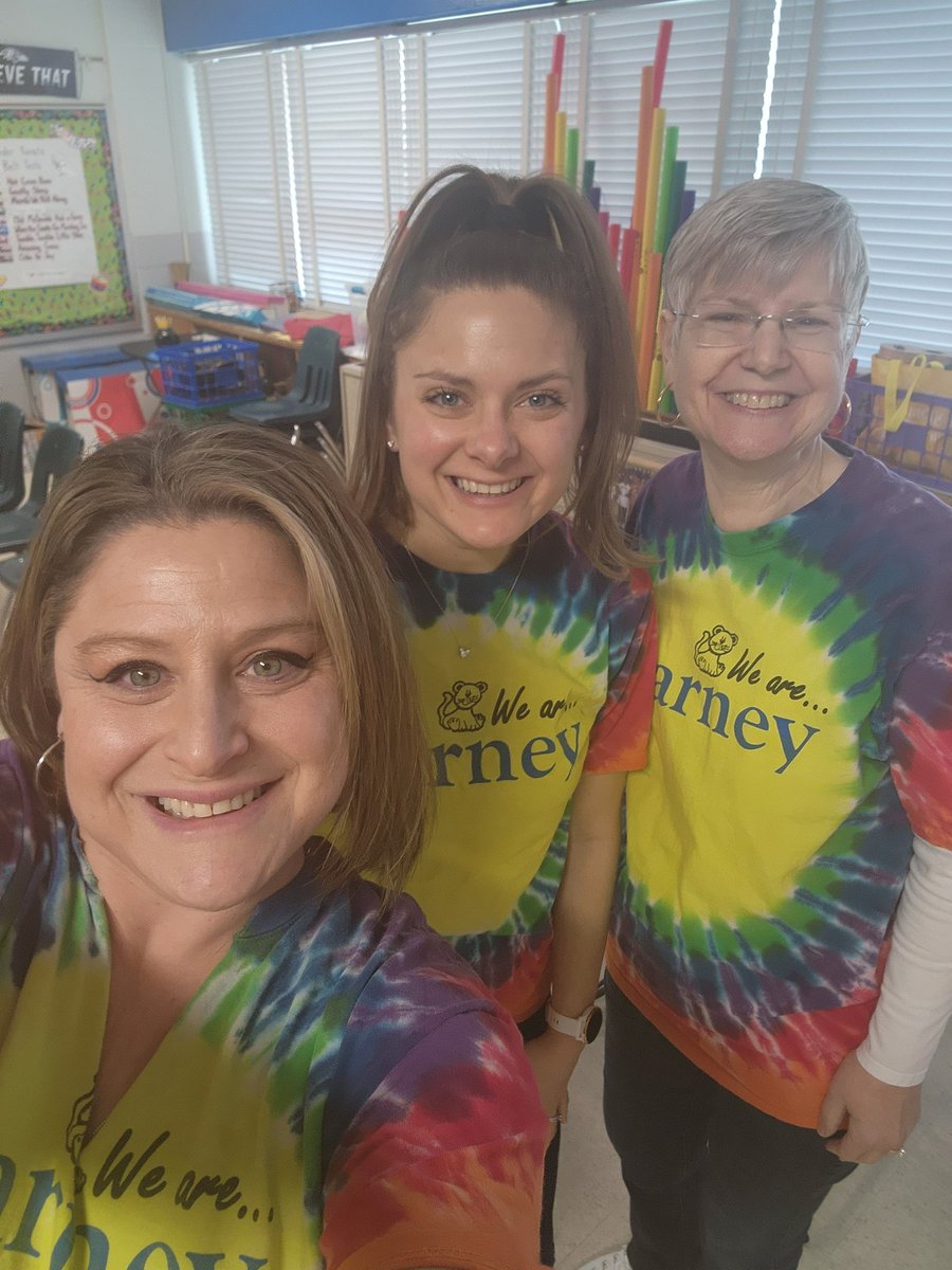 Peace, Love, and Books &amp; Hats Off to Reading Day fun!
#CarneyReadersRock #WeAreCarney <a href="/BCPSLMP/">BCPS LMP</a>