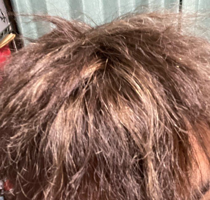 ブリーチした所の色抜けるのはえーなぁ 