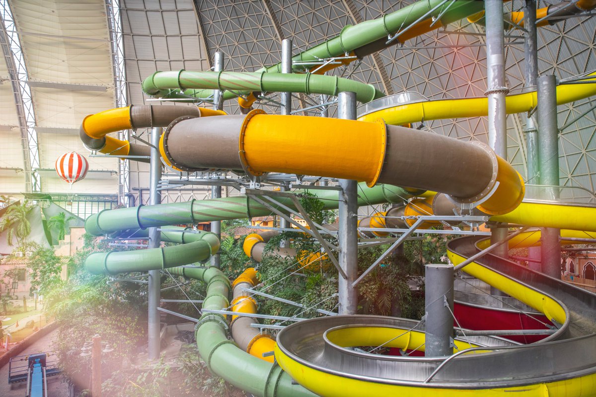 Es ist soweit! Im <a href="/TIresort/">Tropical Islands</a> steht der neue #Double Racer bereit, um von euch #gerutscht zu werden. Vorerst noch im Testbetrieb mit kleineren Einschränkungen. Welche das sind, erfahrt ihr in unserer offiziellen #Pressemitteilung : company.tropical-islands.de/presse/pressem…