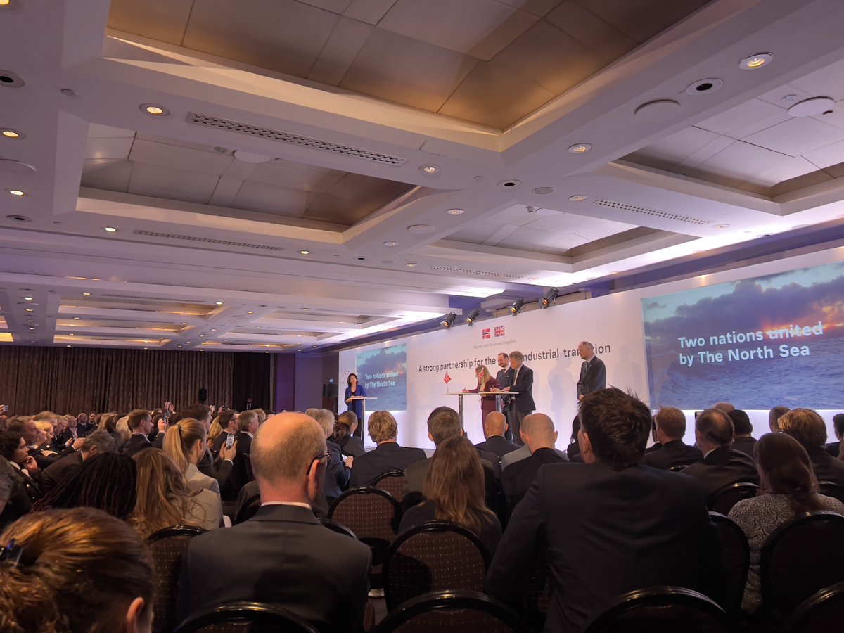 AubayUK's tweet photo. We are delighted to have attended @NorwayUK's Norway and the United Kingdom Business Summit yesterday. Very exciting to hear about all the progress being made with #offshorewind, #floatingwind, #hydrogen, #digitalinnovation, and #investment into #climatetech. #energytransition https://t.co/5Dw8PYLSn3