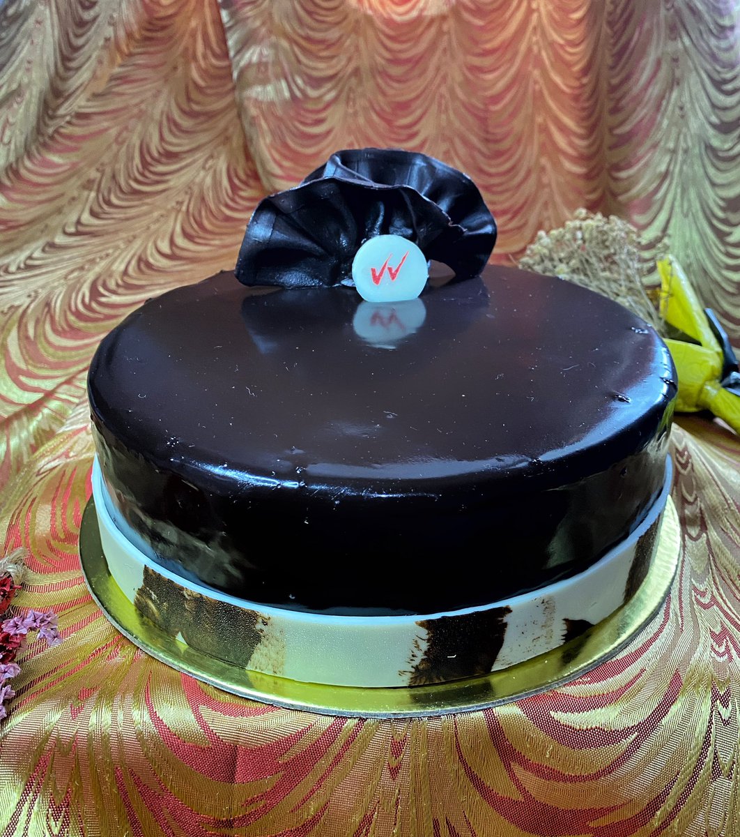 TheMarkMonta's tweet photo. Thank you so much @WaterfrontCebu and #waterfrontairport sa beautiful cake!!! #thirsty6MarkDay https://t.co/b0iYT6SDb5