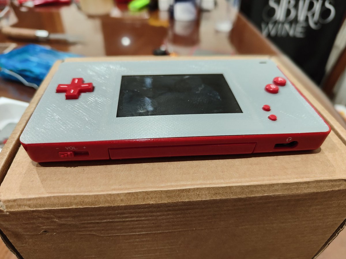 agr3gam3's tweet photo. #GameBoyMacro
De todas las carcasas que he probado a imprimir, esta es la que mejor encajan botones, tornillos, pantalla sin el Touch...
Hay modelos más complicados de montar y no merece la pena, la parte trasera original al sujetar tiene mejor tacto que lo imprimido en 3D. https://t.co/1ue0bE9bQT