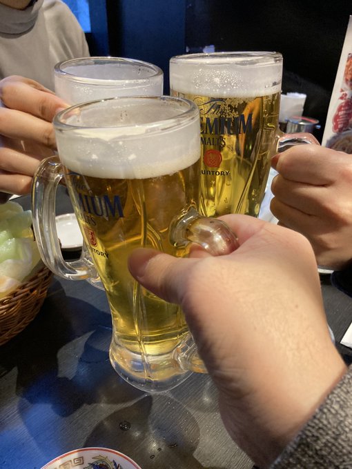 3年ぶりに福岡おじさん組で飲み会したのですわよ🍺台湾料理尽くしでウマウマ😋積もる話で盛り上がるものの皆ちょっと食べすぎで腹パンパンになってしまい、おじさん達の胃の容量低下を痛感したのであった。 