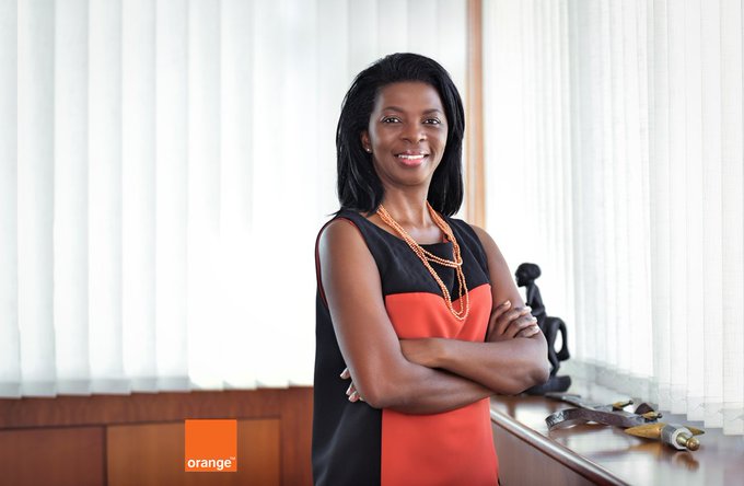 TheCameroonianZ's tweet photo. Elisabeth Medou Badang - la première camerounaise directrice générale d’Orange #Cameroon.
Elle est la Vice-Présidente Senior pour l'Afrique et l'Océan Indien et Porte-Parole de Orange pour le Moyen-Orient et l'Afrique.
#IWD2023 #JIF
© : @reussitesdupays https://t.co/nSZ7T4QGl9