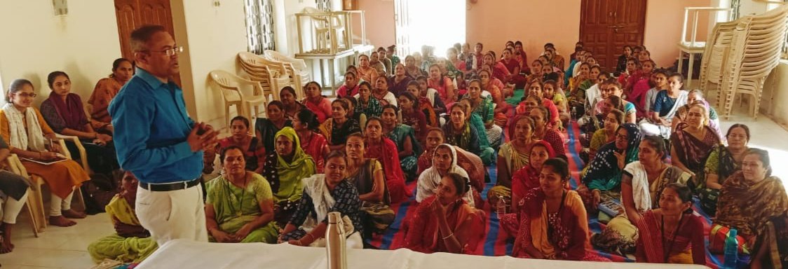 THORAJULA's tweet photo. રાજુલા ખાતે યોજાયેલ આશા સંમેલનમા આરોગ્યના તમામ કાર્યક્રમોમા જન સમુદાયના પ્રતિનિધિ તરીકે પ્રસંશનીય કામગીરી કરનાર ૧૮ આશા બહેનોને પ્રશસ્તિ પત્ર આપી સન્માનિત કરી જરૂરી માહિતી અપાઈ
@GujHFWDept @NHMGujarat @mdnhmgujarat @CollectorAmr @ddoamreli @AmreliHealth @SdmRajula @ArunKumar23302 https://t.co/9aJod9ayh5