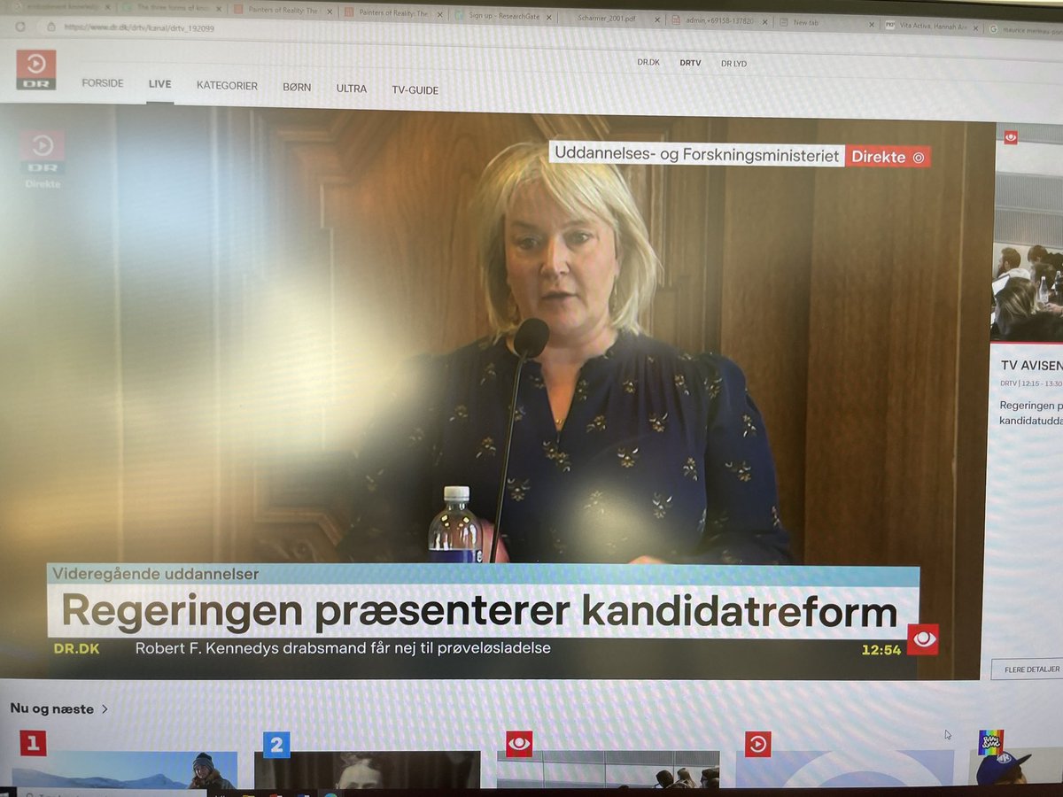 #stopenhalv. @mortentv2: “Eksperter peger på, at der ikke er problemer med dimittendledighed eller kvalitet af uddannelserne. Hvilket problem prøver I at løse?” @ChristinaEgelun: “Det ved vi ikke, men jeg tør ikke at vente på, at problemerne dukker op…” 🫠🫣🤯omg.