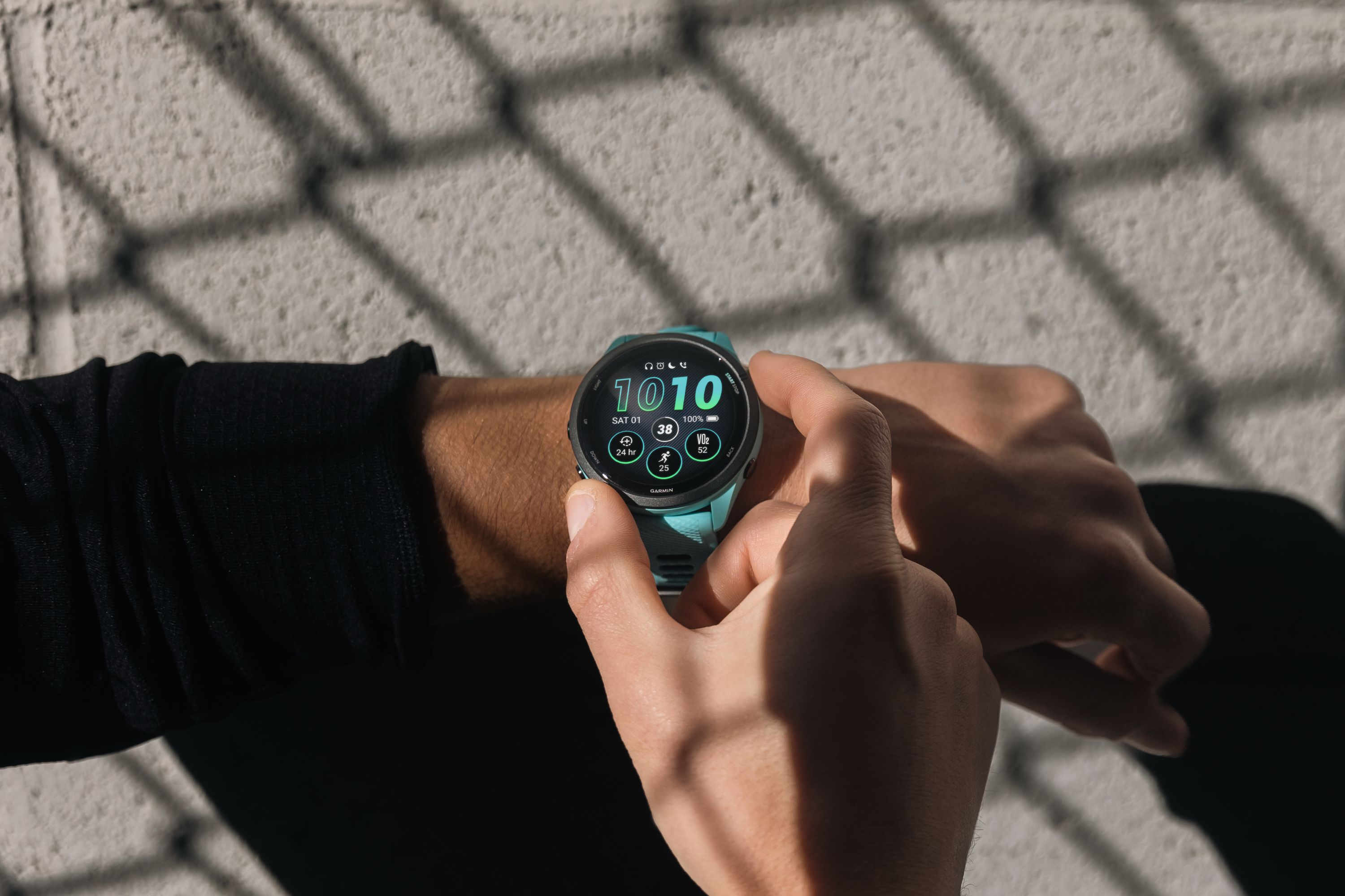 Fortolke plejeforældre Mobilisere The Verge on Twitter: "Garmin brings OLED displays to its latest Forerunner  watches https://t.co/9KGGAhrXfQ https://t.co/EbX6jhzK1T" / Twitter