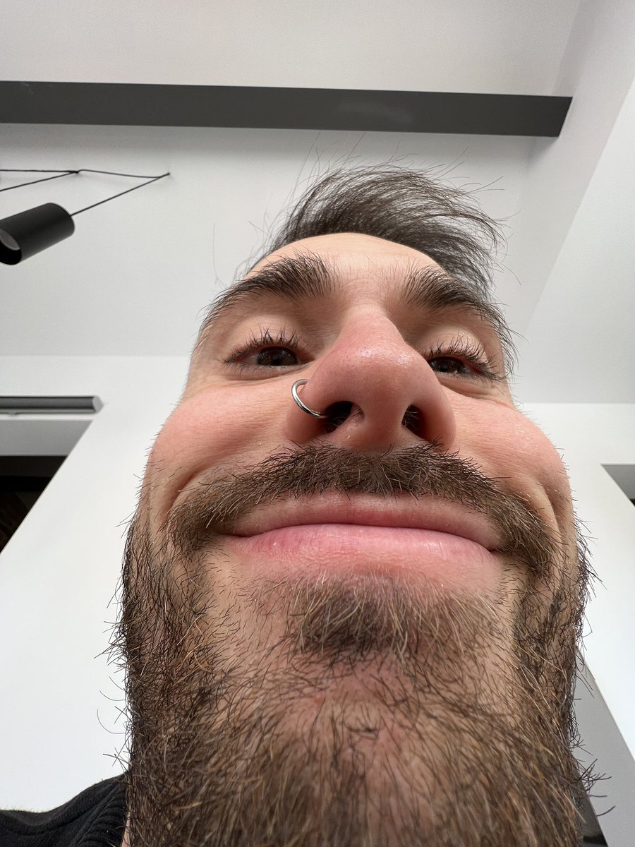 ArnauBlank's tweet photo. Llevo varios meses ausente porque creía que no tenía nada que comunicar. Pero me estaba olvidando de anunciar lo más importante: ya no estoy deprimido. https://t.co/00eLYoseMt