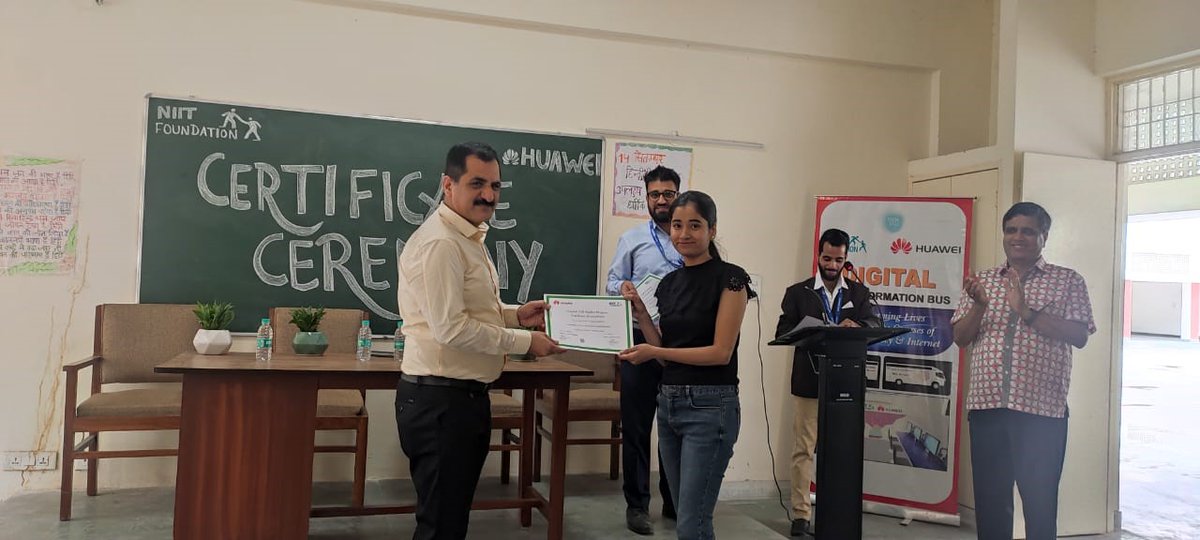 NIIT_Foundation's tweet image. @NIIT_Foundation &amp;amp; @Huawei celebrated the first #certification ceremony for students of #DigiBus, their collaborative effort to help communities with #Digital &amp;amp; #financialeducation via a doorstep education solution, on 1st March at Govt Girls College in Gurgaon.
#ITonWheels #NGO
