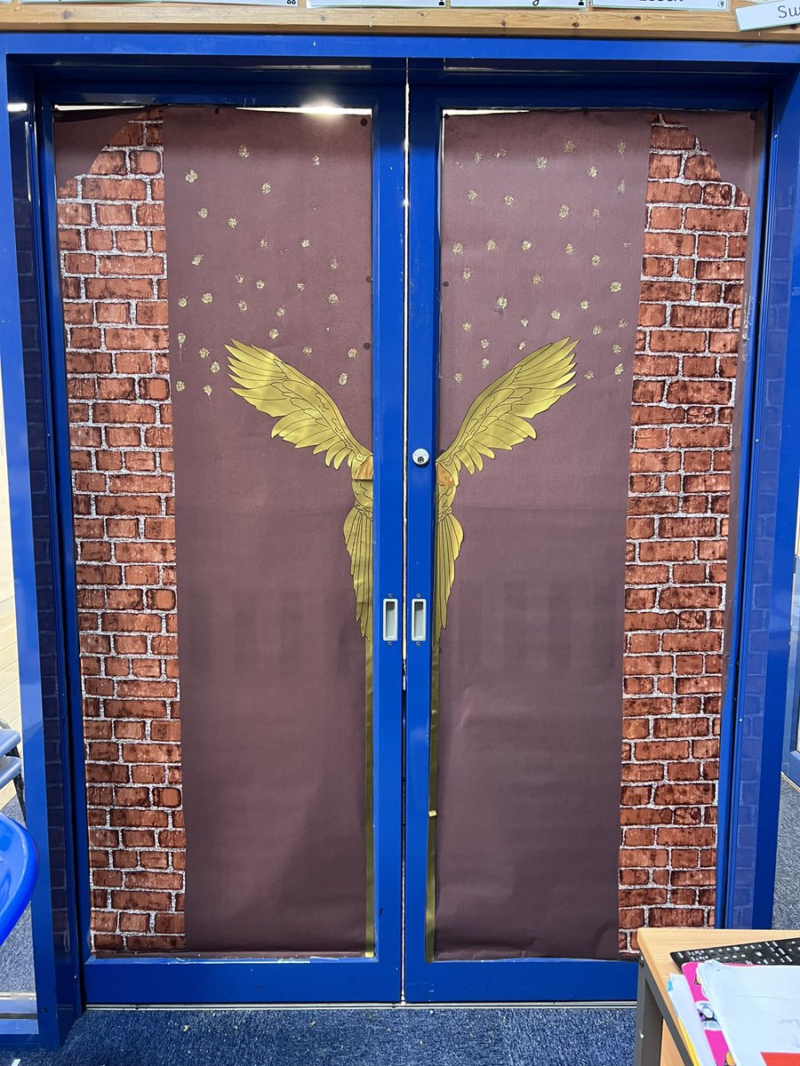 @TemplarsPrimary it was lovely hearing the awe and wonder this morning when they walked into our classroom to discover a new door @RossAuthor #nowhereemporium #WorldBookDay2023