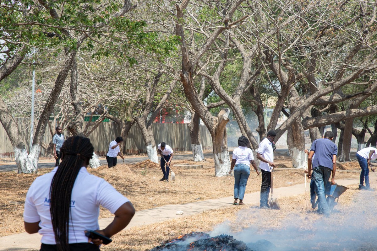 tdcghanaltd's tweet photo. TDC Development Company Limited staff embark on Operation Clean your Frontage.
2/2
#keeptemaclean
#operationcleanyourfrontange
#tdcdevelopmentcompany
#tema https://t.co/g0rFjUGBgb