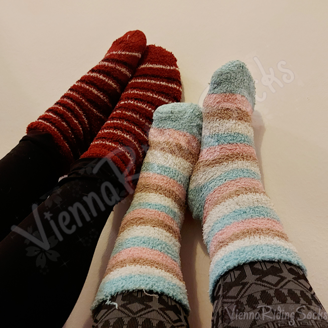 ViennaSocks4U's tweet photo. Stretchtime with the besties ❤️
- Quinny &amp; Ilona
Full set 🔗 in bio! 💙

🦶💙🦶💙🦶
#footfetish #barefoot #girltoes #füße #fußsklave https://t.co/U3XiOKOFU7