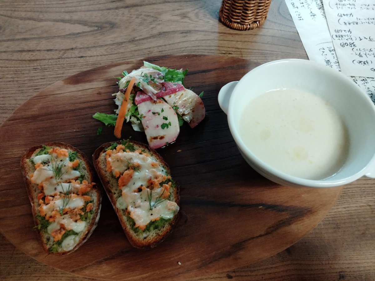 uedameguru's tweet photo. パン食堂まほろば

#上田市 #土曜日曜月曜定休日 #古民家
#パン販売 #多国籍ランチ https://t.co/TARDJVvsLk