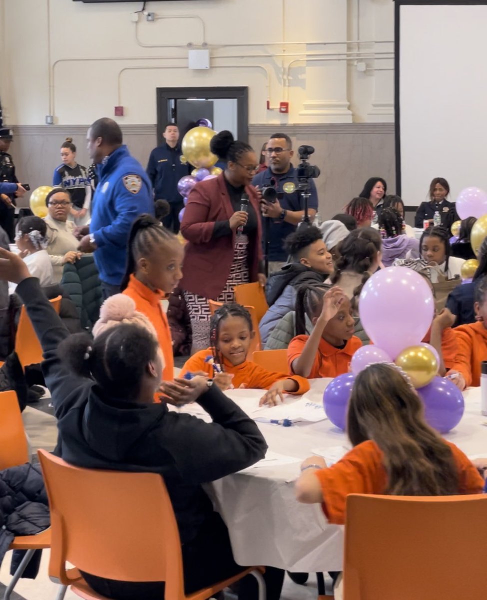 Honored to be among powerful speakers at NYPD’s &amp; D23’s Girls Empowerment Kickoff. Of course I came with an activity! I value experiential learning. ⁦<a href="/CarlenGateau/">Dr. Carlen PadmoreGateau</a>⁩ ⁦<a href="/D23Rising/">District23Rising</a>⁩ ⁦<a href="/NYPDnews/">NYPD NEWS</a>⁩