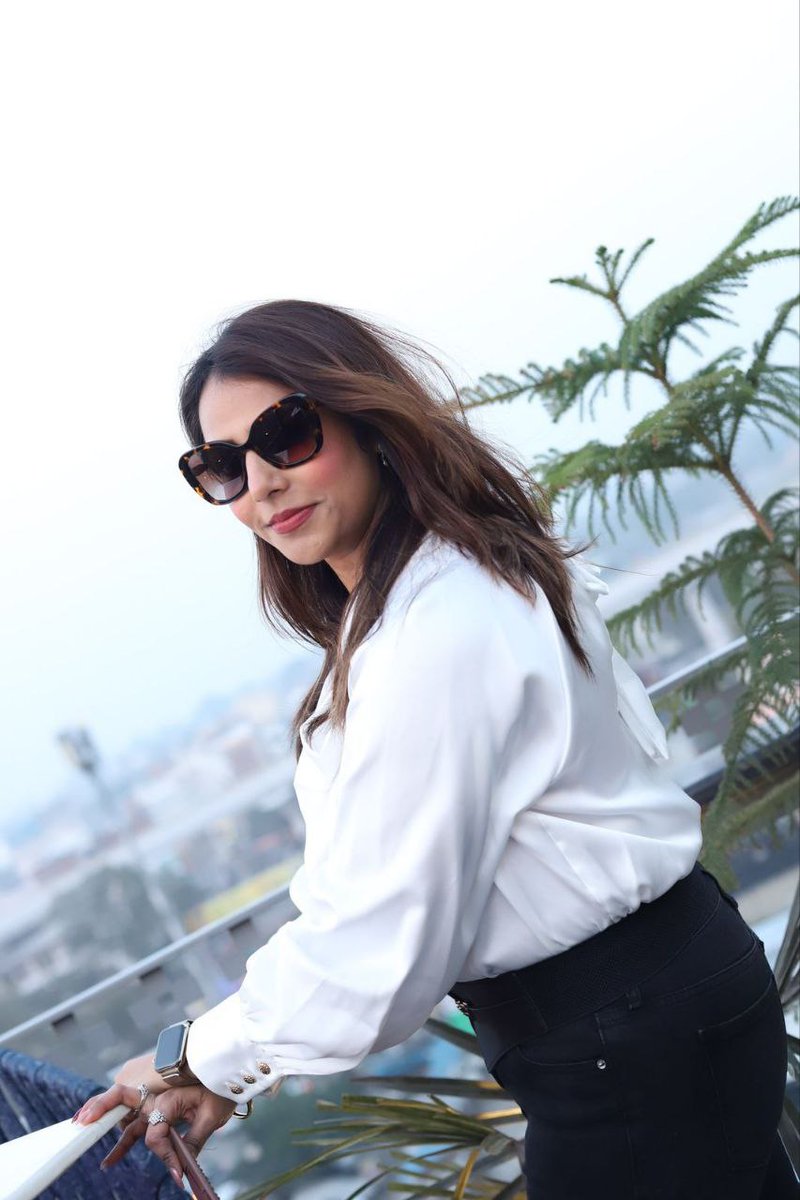 Made you look😜💕

#iflynfeast #picoftheday #ThrowbackThursday #fashion #model #photo #TwitterBlue #thursdayvibes #selflove #lifestyle #fashionnova