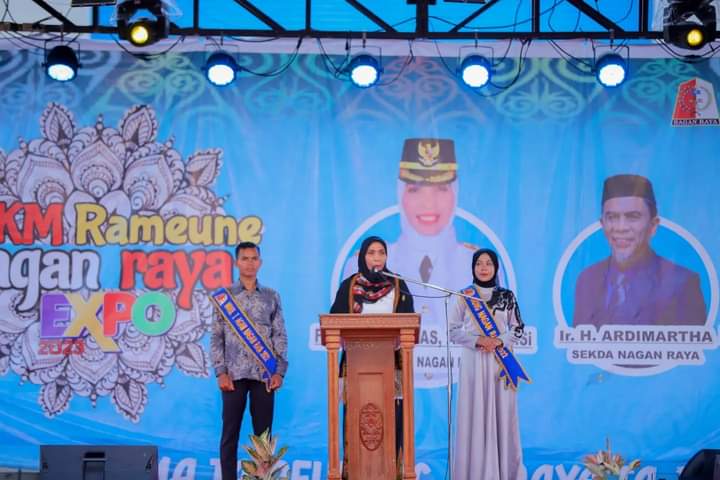 WardyDjuli's tweet photo. Pada kesempatan tersebut, saya menuturkan permohonan maaf atas keterlambatan pembukaan Expo UMKM Rameune, dikarena kan  faktor alam dan cuaca yang tidak mendukung.
#Naganaraya
#UMKMRAMEUNEI
#EXPO2023NAGANRAYA 
@sandiuno 
@fitriany2022 
@zoelfick 
@pemkabnara 
@kumparan https://t.co/1KAmBYEg3C
