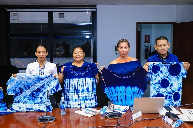 almayadeen_es's tweet photo. El Salvador celebrará un día de azul https://t.co/xitvd5Zs46 #Elsalvador #Cultura #DiaAzul #DiaNacionalDelAñil https://t.co/TCrn4fGtLk