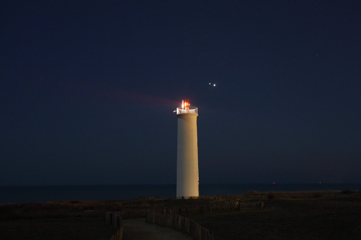 verorion85's tweet photo. Plein #phare sur le collé-serré entre #Vénus et #Jupiter ;o))
Sans les nuages 🙌🏼✌🏼😍
#astronomy #conjonction #planetes #feudeGrosseTerre #paysdesaintgilles #vendee #paysdelaloire #SonyAlpha https://t.co/WfhpB29ai8
