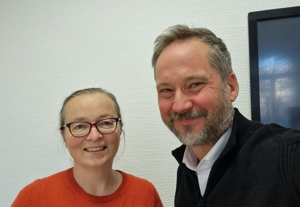 huettemann's tweet photo. My great European colleague @EleanorRylance from 🇬🇧 🇪🇺 came to visit us in Berlin, along with many @euromove @LibDems members. Our movements are different in structure & activity, but united for a democratic free Europe. Keep on fighting, Eleanor! #futureofeurope #europeanmind https://t.co/UnpH4UldIC