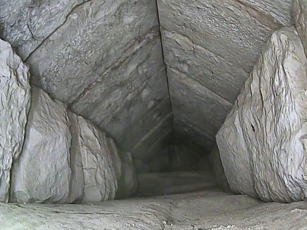 Anyextee's tweet photo. #ScanPyramids announce in an international press conference the discovery of a previously unknown corridor and 9-meter tunnel inside the Great Pyramid.

Zahi Hawass believes this can be the discovery of the century and more to be revealed under this area.

#Egyptology #Egypt https://t.co/918VTIuIuo