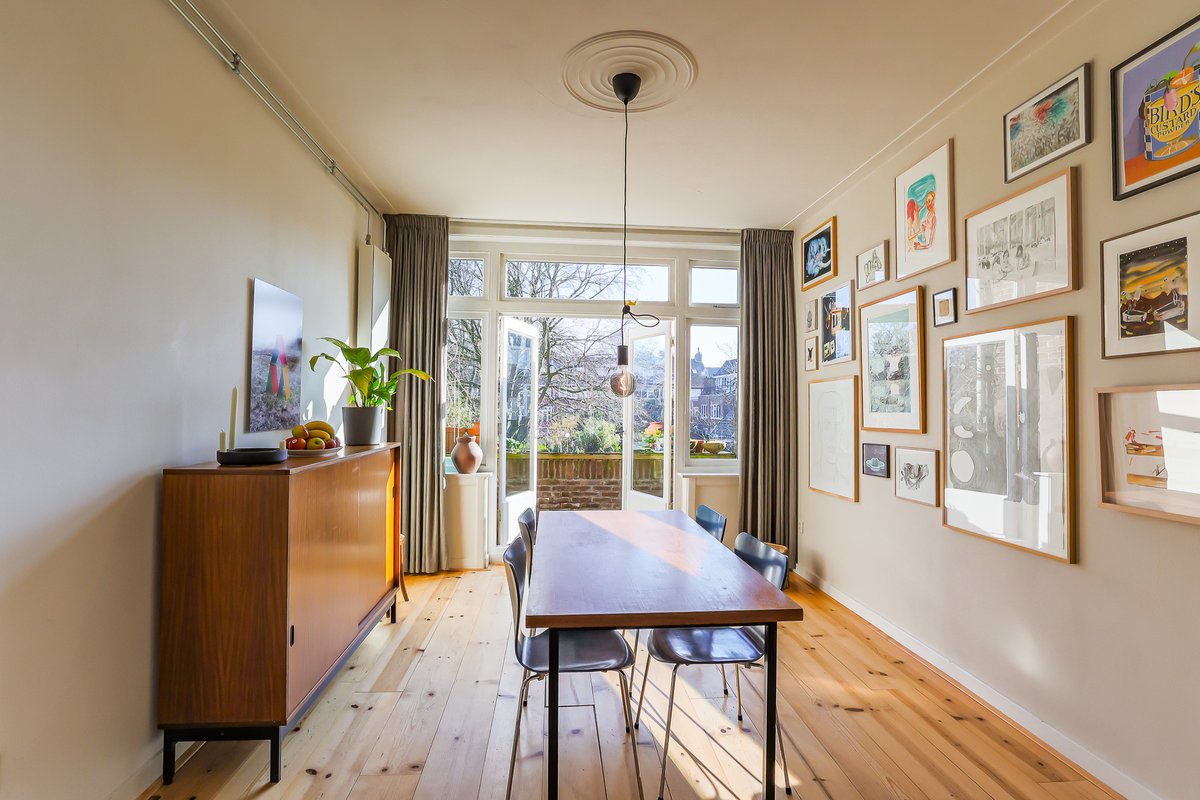 Hopma_makelaar's tweet photo. HELPMAN - Aan de zuidkant van Groningen vind je op een fantastische plek deze sfeervolle jaren 30 bovenwoning! 
Meer weten? Vanaf vrijdag in de verkoop! https://t.co/lLUvyNDBmL

#makelaar #wonen #groningen #huistekoop https://t.co/Ikfcw0MLab