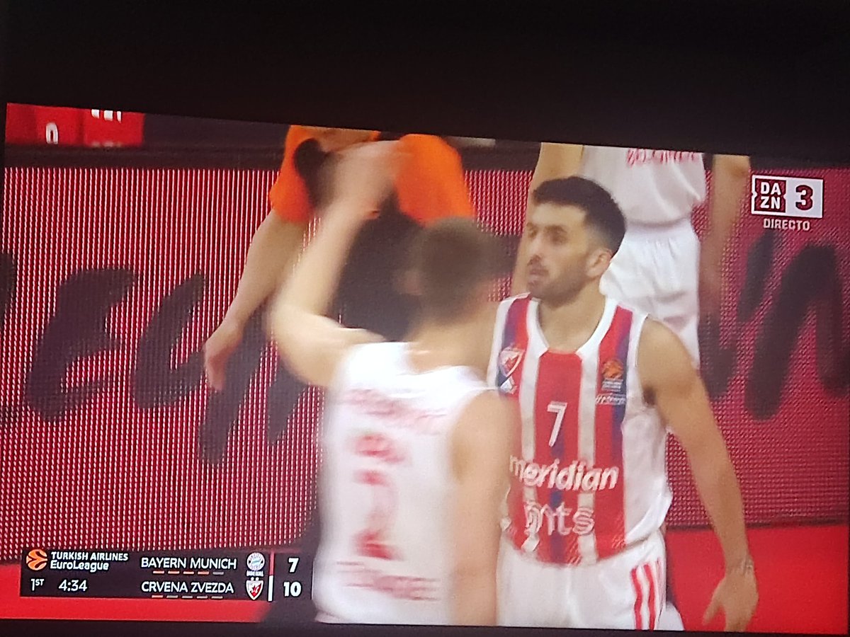 EL FACU VUELVE A LA #EuroLeague .

Acaba de entrar en el @AudiDome en el partido entre @FCBBasketball y @kkcrvenazvezda .