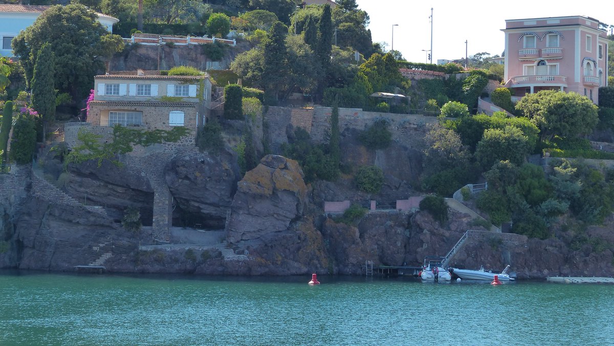 Résidence de rêve face à la baie de Théoule sur Mer
#CotedAzurFrance #JeudiPhoto #VisitCotedAzur #Tourisme #TheoulesurMer #TheouleTourisme #photodujour @VisitCotedazur @VilledeTheoule @OtTheoule