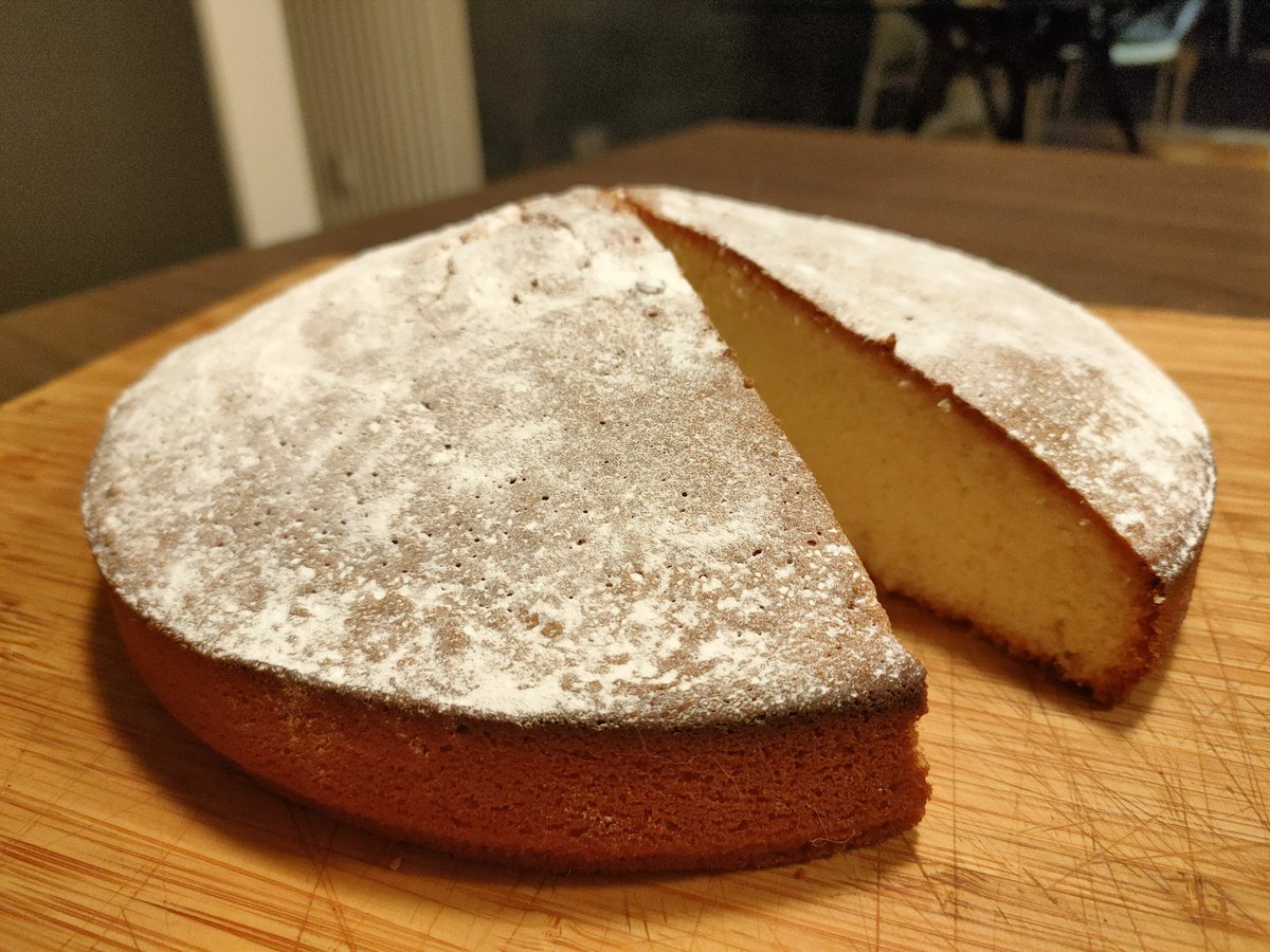 eatalianwithrob's tweet photo. Very busy day, traveling and way too many meetings. But when you come back and your daughter opens the door saying "close your eyes dad... I've got a surprise for you"... Everything gets suddenly better! 
And when life gives you lemons... She will make a lemon cake 😃😃 https://t.co/ctd1qKzn1q
