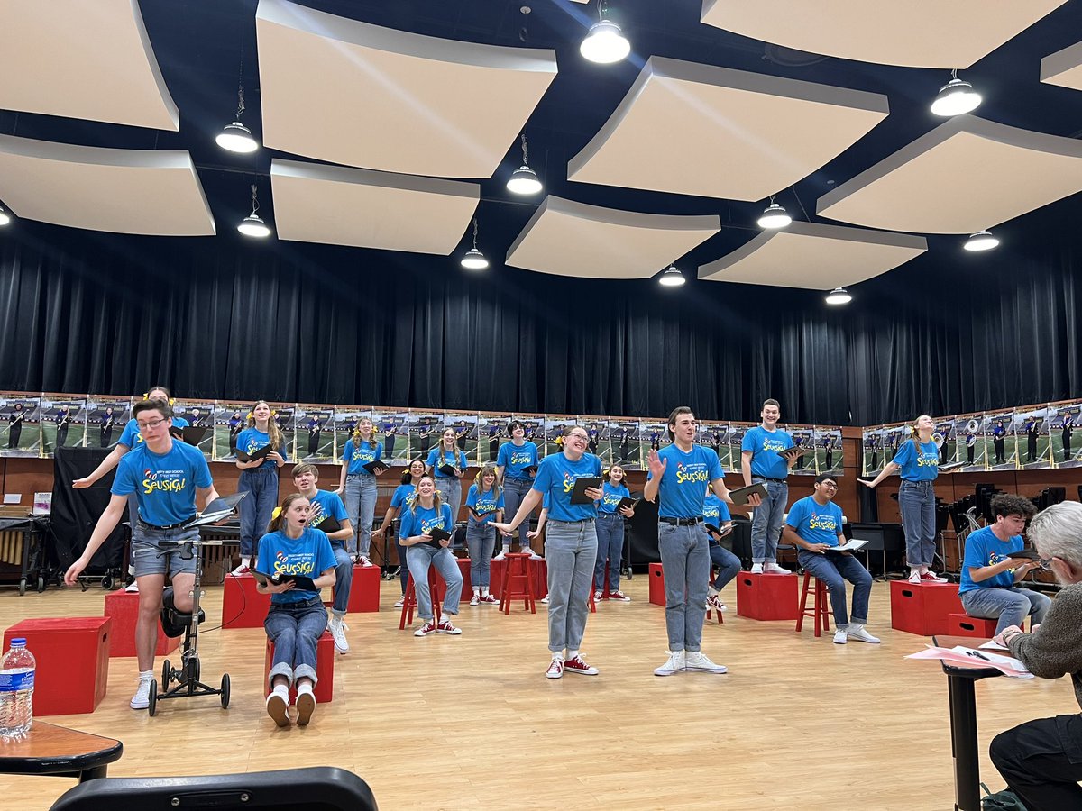 DanayaRoller's tweet photo. WOW! I am continually blown away by all of the talent our @LHSJAYS students have! Congrats to the @LHS__Thespians and their fearless leader @MrTurpinLPS on an incredible performance! https://t.co/OudfjBW3bE
