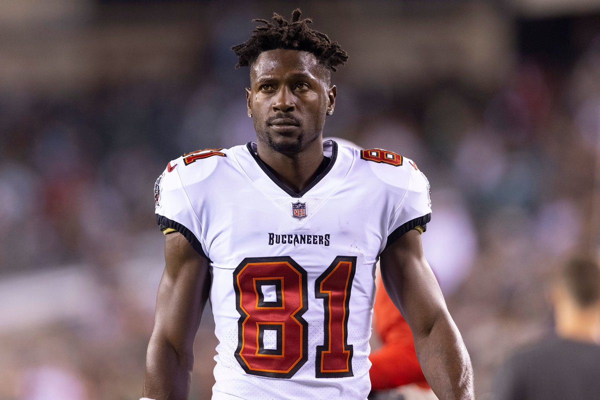 jasrifootball's tweet photo. Breaking: Antonio Brown is officially done playing football and is purchasing an arena league team, per @_MLFootball @TMZ_Sports https://t.co/q3tx579Mkq
