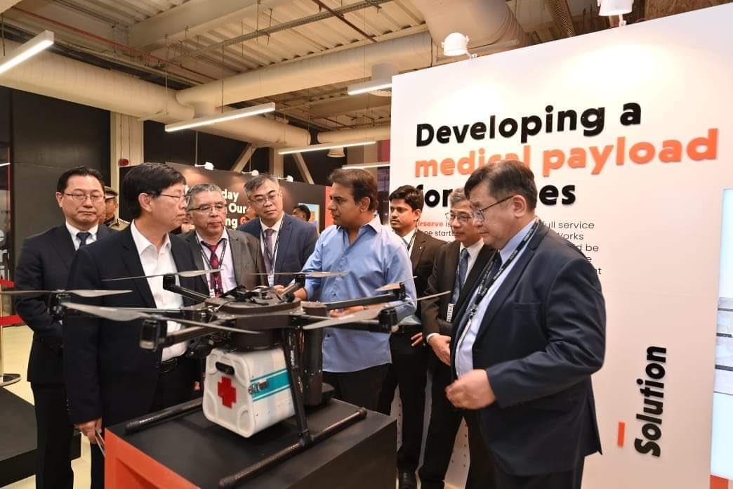 AIRSERVE INITIATIVES (@airserveindia) on Twitter photo Hon’ble <a href="/MinisterKTR/">KTR, Former Minister</a> briefing <a href="/HonHai_Foxconn/">Hon Hai Technology Group (Foxconn)</a> Chairman Mr. Young Liu on Airserve AS -100S 4G Hexacopter Delivery Drone and explained about <a href="/TWorksHyd/">T-Works</a> collaboration for building a cold-storage payload with an autonomous release mechanism at T-Works inauguration today.
#drones Hon’ble <a href="/MinisterKTR/">KTR, Former Minister</a> briefing <a href="/HonHai_Foxconn/">Hon Hai Technology Group (Foxconn)</a> Chairman Mr. Young Liu on Airserve AS -100S 4G Hexacopter Delivery Drone and explained about <a href="/TWorksHyd/">T-Works</a> collaboration for building a cold-storage payload with an autonomous release mechanism at T-Works inauguration today.
#drones