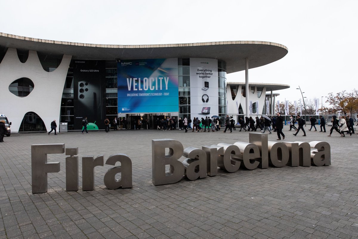 intel_christine's tweet photo. I'm back home after a whirlwind few days at #MWC23. I appreciated being able to meet with so many of @Intel's clients and partners. Meeting face-to-face has me even more invigorated about what the future holds for #manufacturing. #IAmIntel #AccelerateWithIntel https://t.co/TH4lcgBA0A