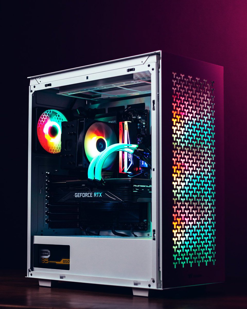 FjariltechLtd's tweet photo. Pc made by Bryan C.E.O of Fjariltech Ltd @Thermaltake_de @XPG_Global @PNYTechnologies @InWin #fjariltech https://t.co/AmCHRuhSHb