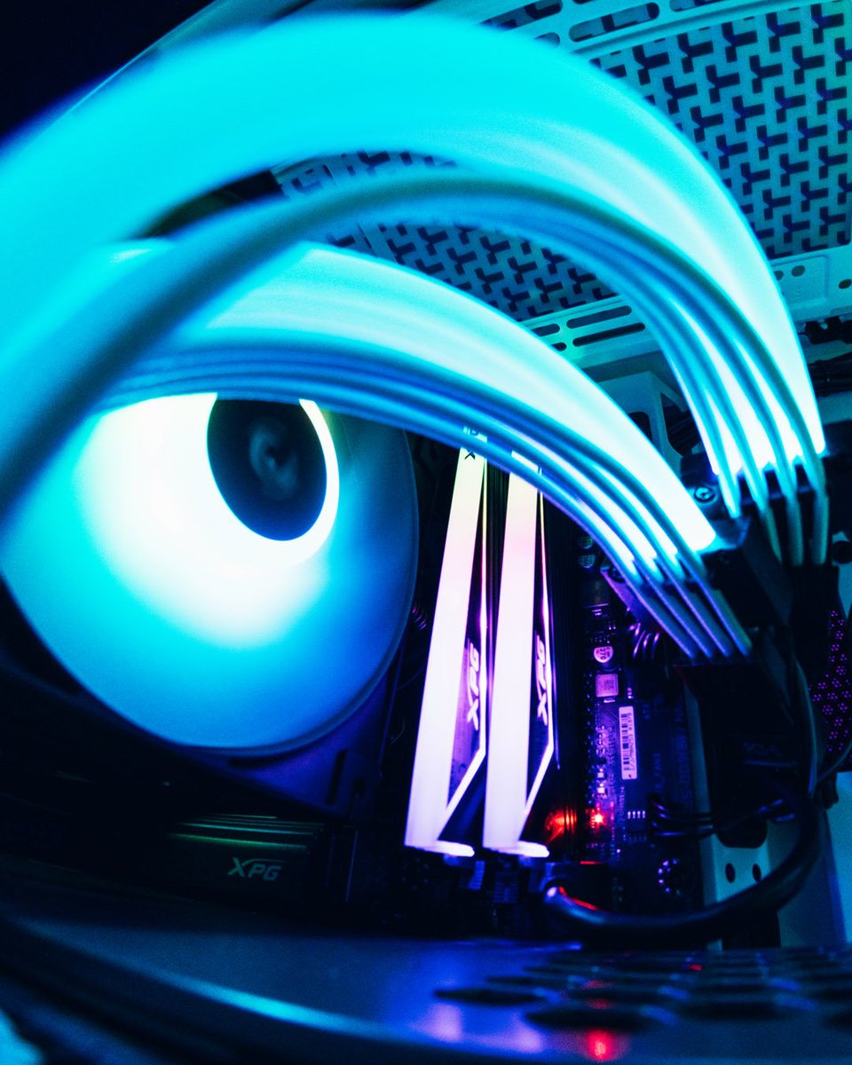 FjariltechLtd's tweet photo. Pc made by Bryan C.E.O of Fjariltech Ltd @Thermaltake_de @XPG_Global @PNYTechnologies @InWin #fjariltech https://t.co/AmCHRuhSHb